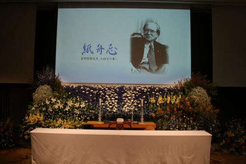 【画像・写真】サブちゃんが献杯　星野哲郎さん三回忌、３００人がしのぶ