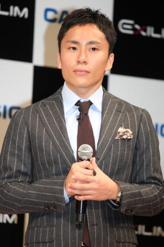 デジタルカメラ「ＥＸＩＬＩＭ」新製品発表会で、結婚とタレント転身を否定した太田雄貴