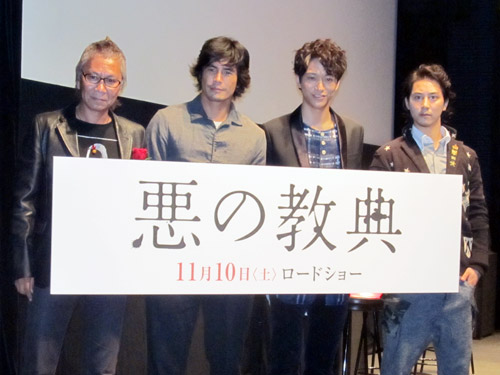 映画「悪の教典」トークイベントに出席した（左から）三池崇史監督、伊藤英明、浅香航大、ＫＥＮＴＡ