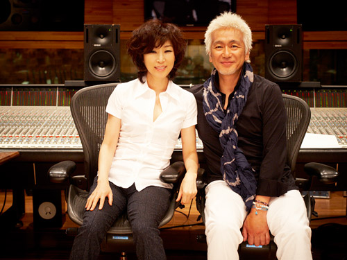 ジャズ歌手ケイコ・リー（左）のアルバム「ケイコ・リー・シングス・スーパー・スタンダーズ２」に参加した玉置浩二