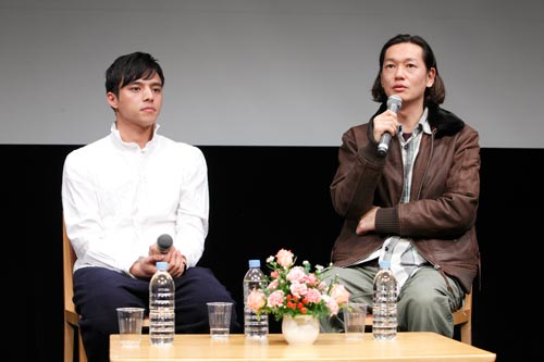 「１１．２５自決の日　三島由紀夫と若者たち」トークショーを行った井浦新（右）と満島真之介