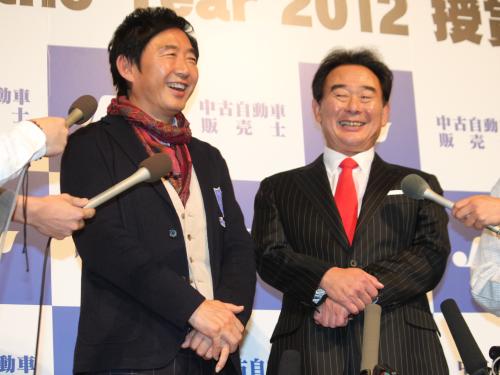 トークショーを展開した石田純一（左）と東尾修氏