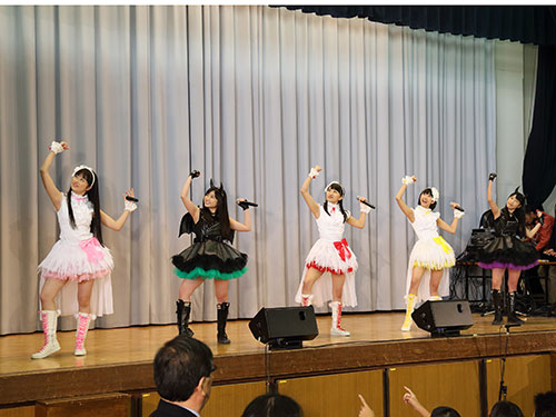 【画像・写真】ももクロ　中学校“最後の学園祭”でサプライズライブ