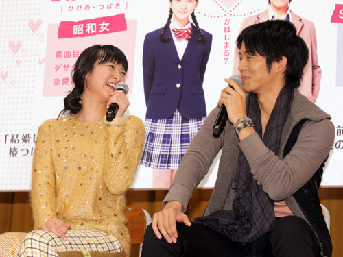 「課外授業」に訪れた武井咲と松坂桃李は笑顔で生徒たちの悩みに答える