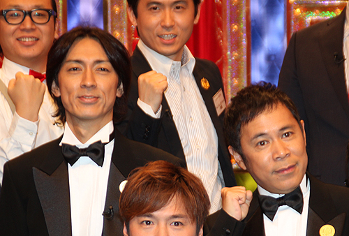 「ＴＨＥ　ＭＡＮＺＡＩ２０１２」組み合わせ挑戦会に登場したナインティナインの矢部浩之（左）と岡村隆史