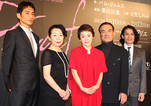 舞台「ピアフ」製作発表に登場した（左から）谷田歩、梅沢昌代、大竹しのぶ、辻萬長、畠中洋