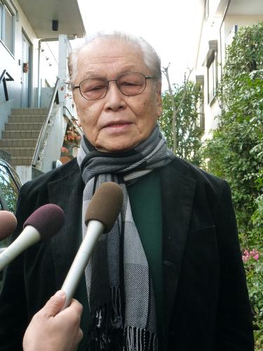 小沢昭一さんの自宅を弔問した俳優の加藤武