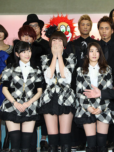 （左から）ＡＫＢ４８の渡辺麻友、篠田麻里子、大島優子