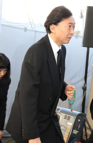 中村勘三郎さんの葬儀・告別式に参列した鳩山由紀夫氏