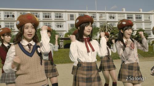 ＮＴＴドコモの新ＣＭに出演するＡＫＢ４８の（左から）大島優子、島崎遥香、渡辺麻友
