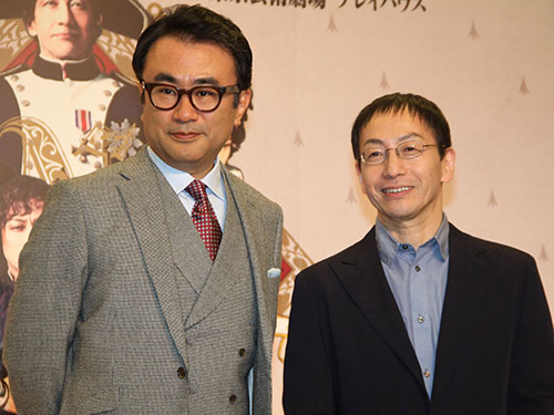 舞台「おのれナポレオン」制作発表会見に出席した三谷幸喜氏（左）と野田秀樹