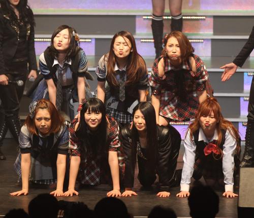 【画像・写真】ＡＫＢ板野“チュ～”　秋元氏酷評ＶＴＲもそのまま…