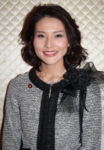 ミス日本候補生を激励した衆議院議員の金子恵美氏