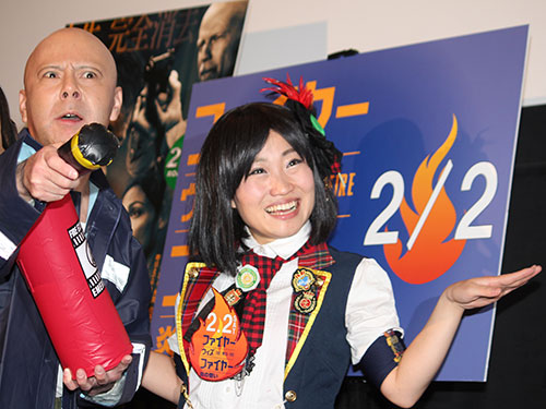 映画「ファイヤー・ウィズ・ファイヤー炎の誓い」公開記念イベントに出席したプチ・ブルース（左）とキンタロー。