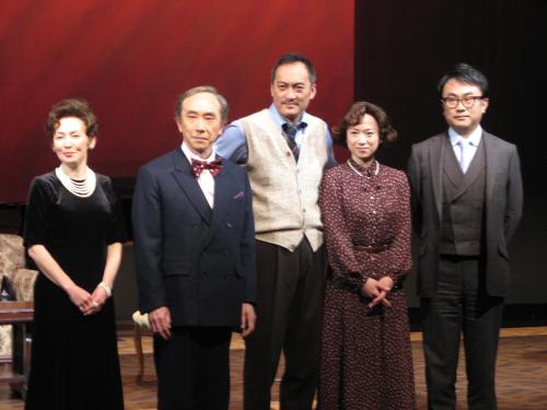 舞台「ホロヴィッツとの対話」の公開稽古に出席した（左から）高泉淳子、段田安則、渡辺謙、和久井映見、三谷幸喜氏