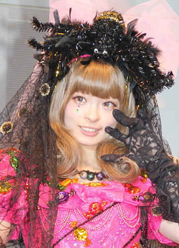 【画像・写真】世界ツアー中のきゃりー　パリ公演も「めちゃくちゃ盛り上がったー」