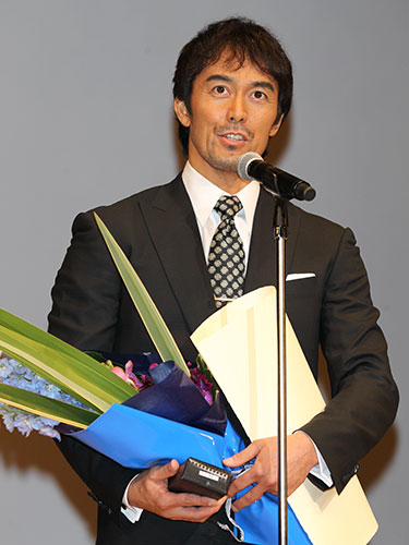 第５５回ブルーリボン賞授賞式で受賞の喜びを語る阿部寛