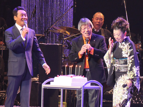 【画像・写真】喉の変調で入院も間に合わせた…５０周年、涙のはるみ節