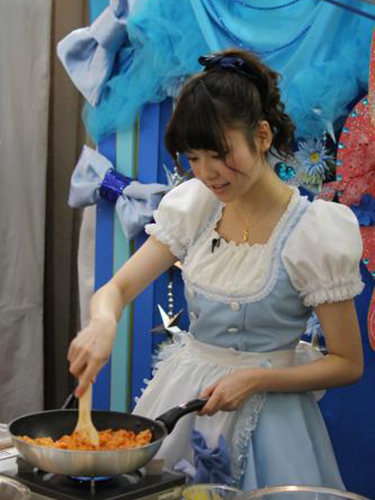 【画像・写真】ぱるる　意外と料理上手！？手際の良さにファン驚き