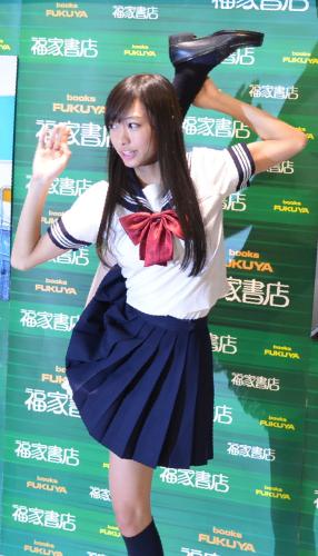 【画像・写真】なあ坊豆腐＠那奈　春から女子大生！トラ柄ビキニ「要望があればまた着ます」