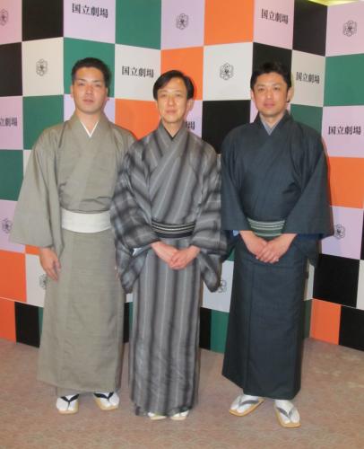 「第16回琉球芸能公演」取材会に出席した（左から）川満香多、坂東玉三郎、玉城盛義