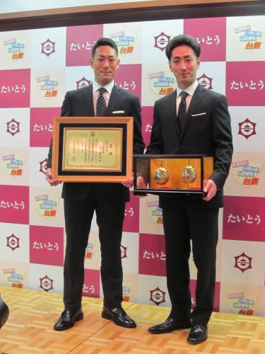 【画像・写真】勘三郎さんに浅草芸能大賞・特別功労賞　勘九郎「喜んでいると」