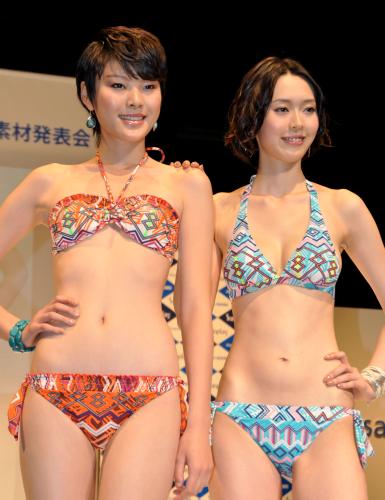 旭化成のキャンペーンモデルに選ばれた大久保洋子さん（右）と史欣霊さん