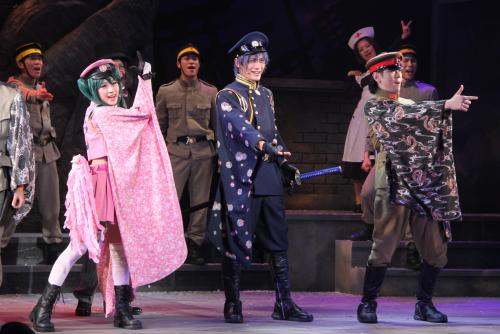 ニコニコミュージカル第１０弾 音楽劇 千本桜 公開リハーサルで 千本桜 を熱唱する 左から 石田晴香 加藤和樹 岸祐二 スポニチ Sponichi Annex 芸能