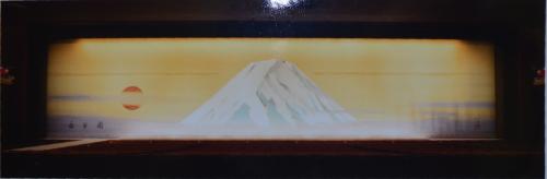 富士山が描かれた新しい歌舞伎座の緞帳