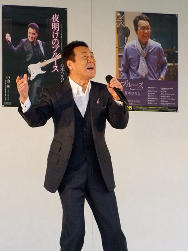 【画像・写真】デビュー年以来４２年ぶり！五木ひろし、阪神百貨店屋上でライブ