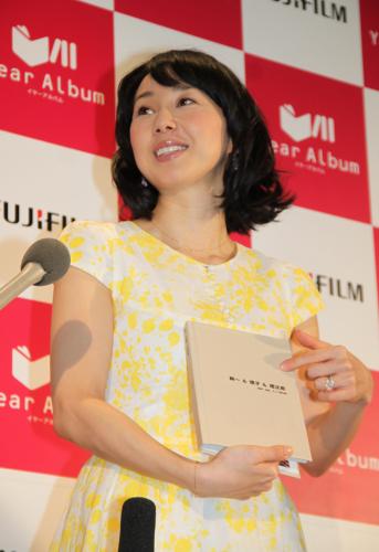 富士フィルムの新サービス「イヤーアルバム」記者発表会にゲスト出演した東尾理子