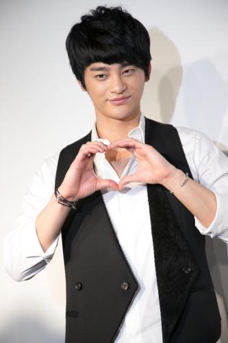 【画像・写真】ソ・イングク　７２万人に１人の声で日本デビュー曲披露