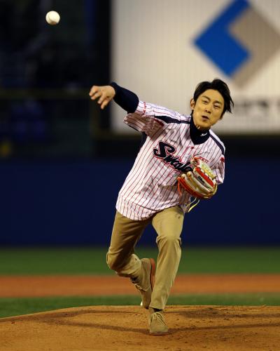【画像・写真】小泉孝太郎は外角高めにズバッ！神宮「投げやすい」