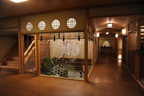 「鴨、京都へ行く。」の本格的な旅館のセット