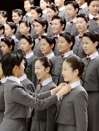 【画像・写真】宝塚音楽学校で入学式　22倍の難関突破「限りない芸の道に精進したい」