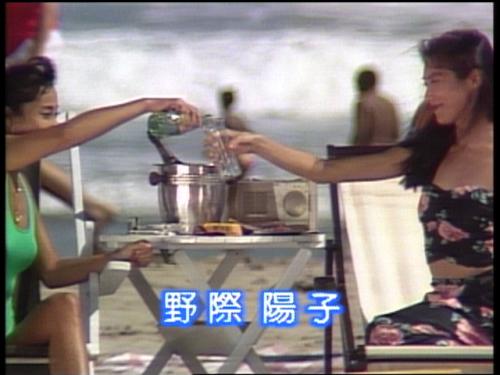 「抱きしめたい！」２５年前のタイトルバック画像。浅野ゆう子（左）と浅野温子