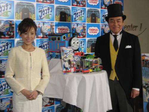 高橋真麻（左）は２５日、イベントに父高橋英樹とともに出席した