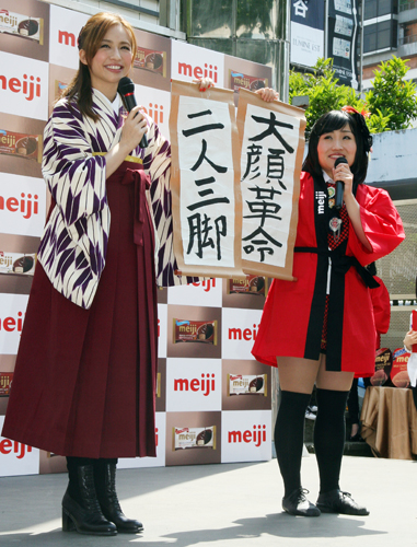 「明治チョコアイス革命」幕開けイベントに出席した優木まおみ（左）とキンタロー。