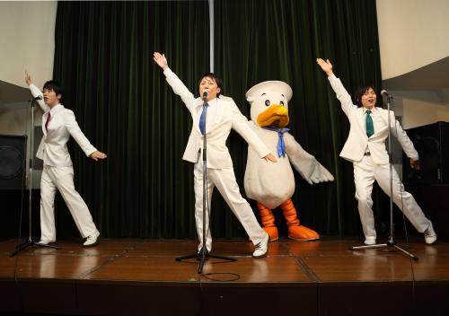 【画像・写真】３人組歌謡グループ・はやぶさ　横浜で初のクルージングイベント