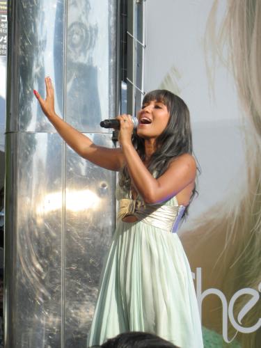 【画像・写真】シェネル　ブドウ畑で挙式「来月は一緒に日本に来るわ」