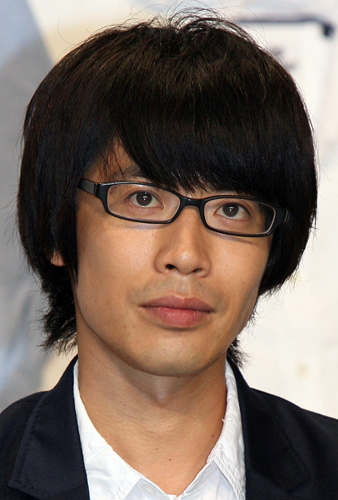 【画像・写真】「くるり」岸田繁　左手小指を負傷「ギターが殆ど弾けません」