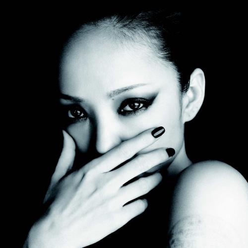 安室奈美恵の新アルバム「ＦＥＥＬ」のＣＤ＆ＤＶＤ盤