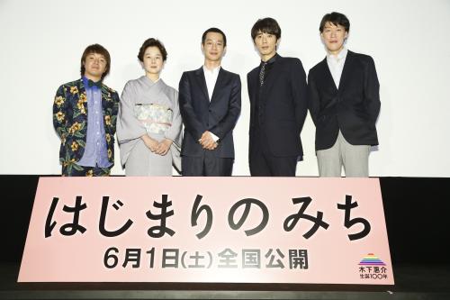 映画「はじまりのみち」舞台あいさつに出席した（左から）濱田岳、田中裕子、加瀬亮、ユースケ・サンタマリア、原恵一監督