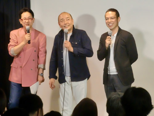 イベントで笑顔を見せる（左）森たけしアナ、山本浩之アナ、三代澤康司アナ