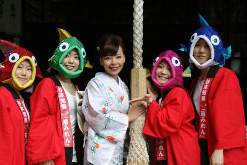 【画像・写真】谷本知美　ヒット祈願「天国のお父さんに歌が届くように」