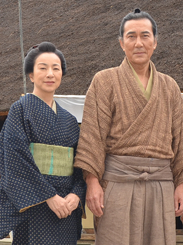 岩手県遠野市で映画「蜩ノ記」ロケを行った（左から）原田美枝子、役所広司