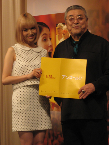 【画像・写真】“そっくり”水沢アリーは騒動に触れず