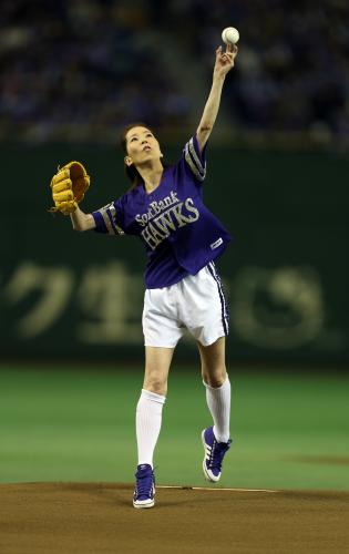 【画像・写真】増田恵子　ノーバン始球式！さすが“ピンクのサウスポー”