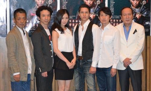 舞台「ジャンヌ」製作発表に出席した（左から）中嶋しゅう、今井朋彦、笹本玲奈、伊礼彼方、浅野雅博、村井國夫