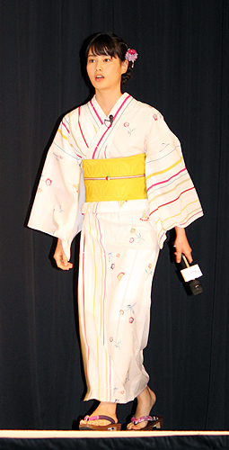 【画像・写真】褒めたのに！？橋本愛、ＭＣの言葉に「歌ってないですよ」